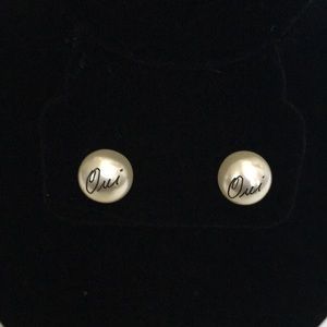 “Oui” Pearl Earrings